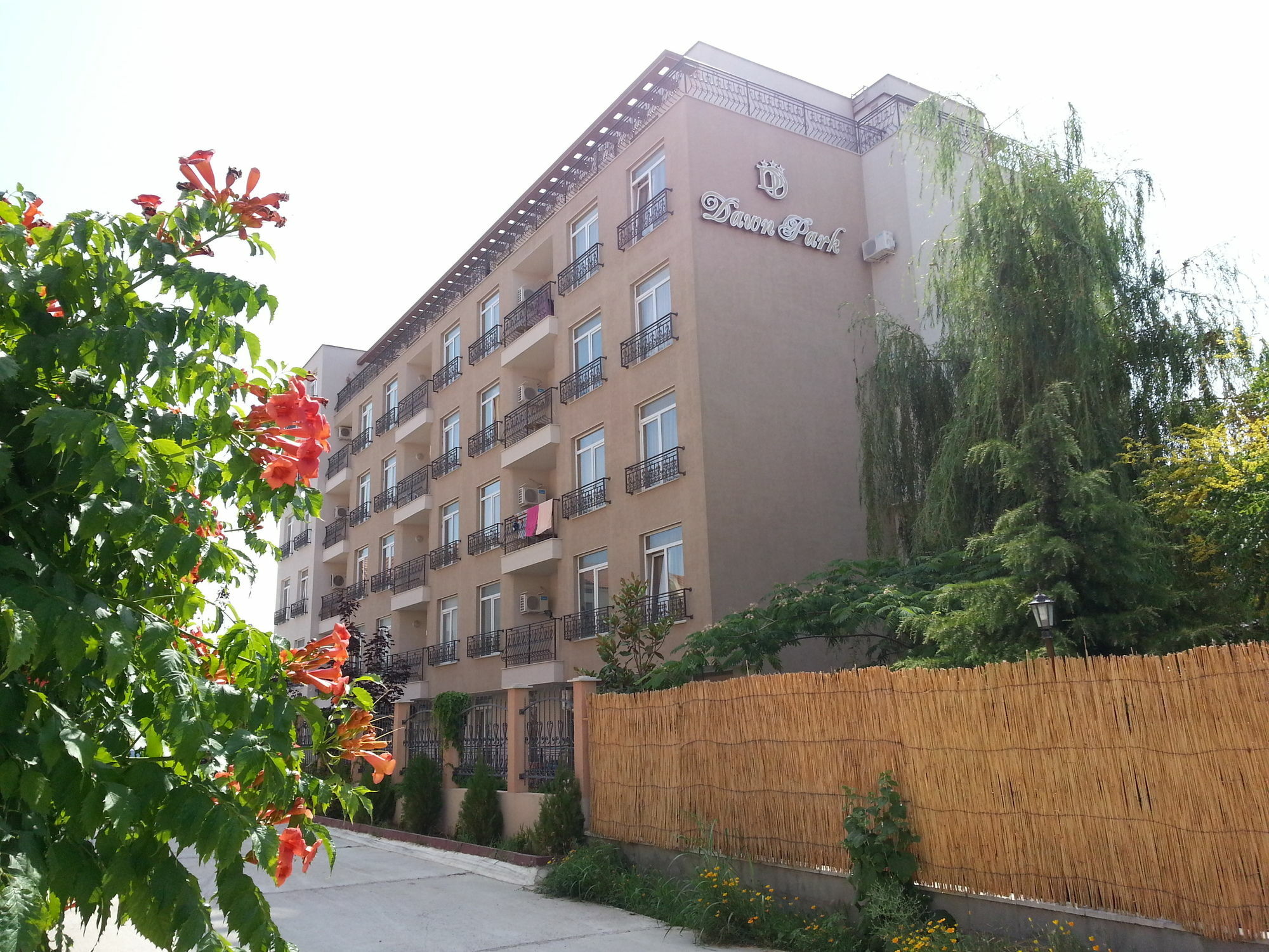 Menada Dawn Park Apartment Słoneczny Brzeg Zewnętrze zdjęcie